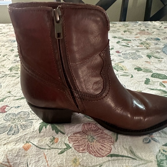 Frye Shane Short Women's Pull-on Boots, Whiskey Size 6 - Picture 5 of 7